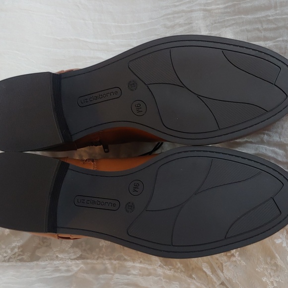 Liz Claiborne Memory Foam Ankle Boots Camel Tan Size 9 NWT - Picture 9 of 12